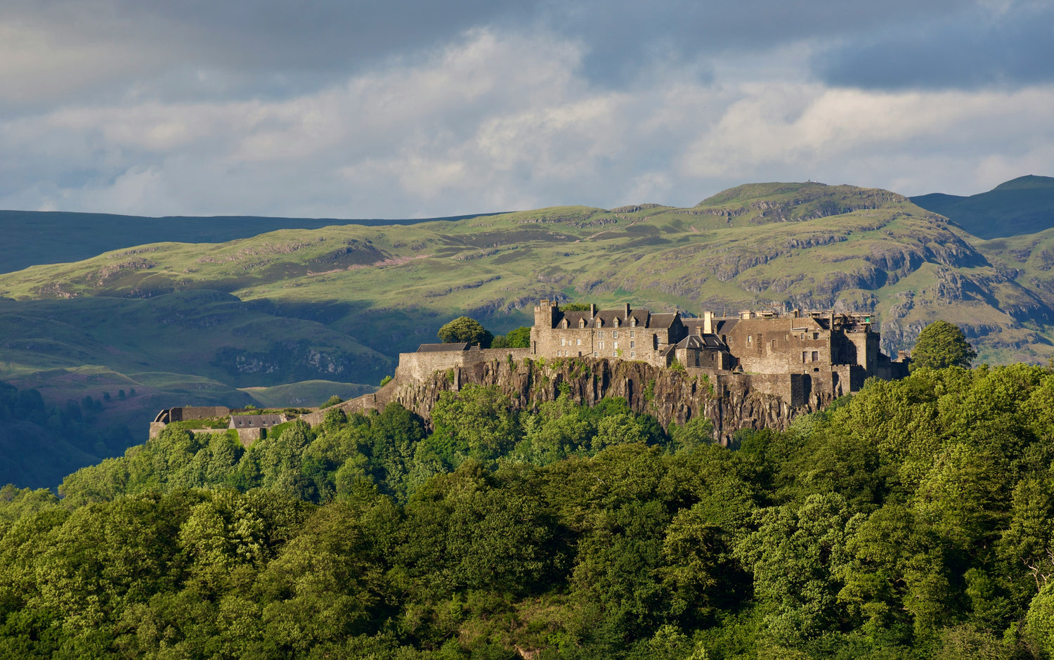 Image of Stirling Castle, Scotland. Stirling is a location where JDS delivers real Christmas trees.