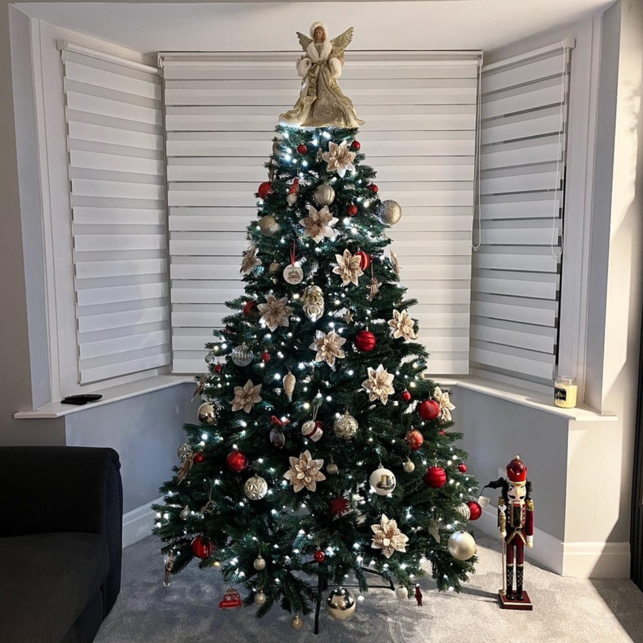 Pre-Lit Artificial Christmas Tree